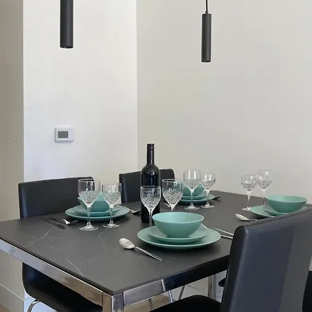 Pet Friendly In With Wifi Apartment *